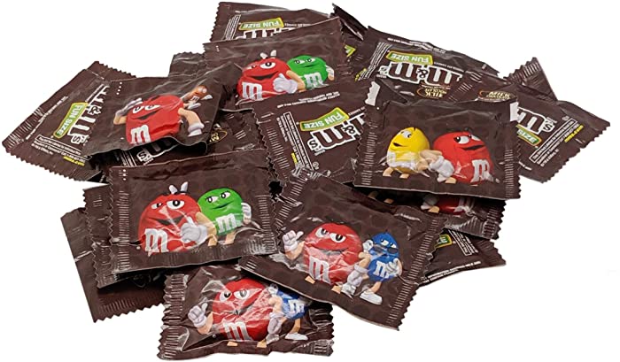 M&Ms Milk Chocolate Fun Size Candy - 1 LB (Approx. 32 Fun Size Packs) - Comes in a Sealed/Resealable Bag - Perfect For Parties, Pinata, Office Bowl, Wedding Favors, Easter Baskets